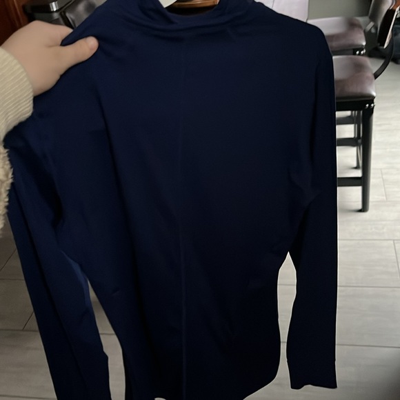 NWT Fabletics Phoenix Long Sleeve Navy Blue Top SOLD OUT! - Picture 2 of 9